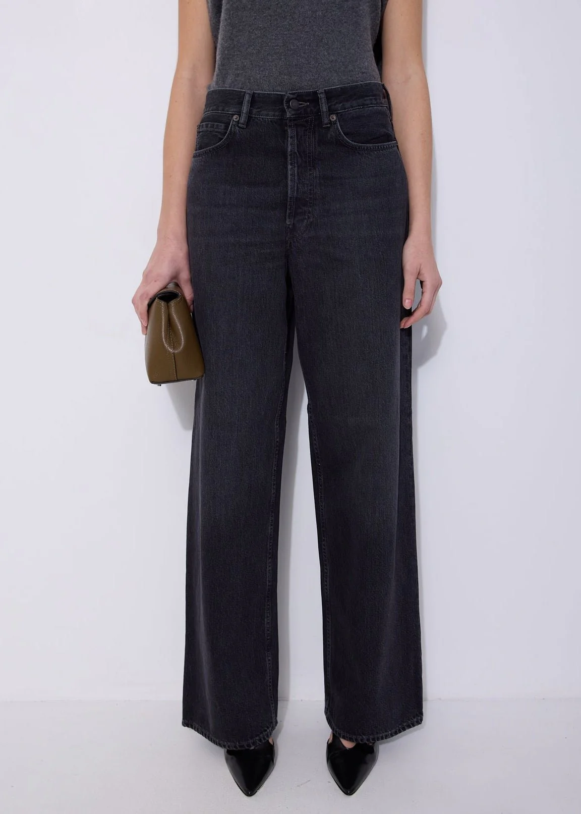 1981 Vintage Black U - Image 3