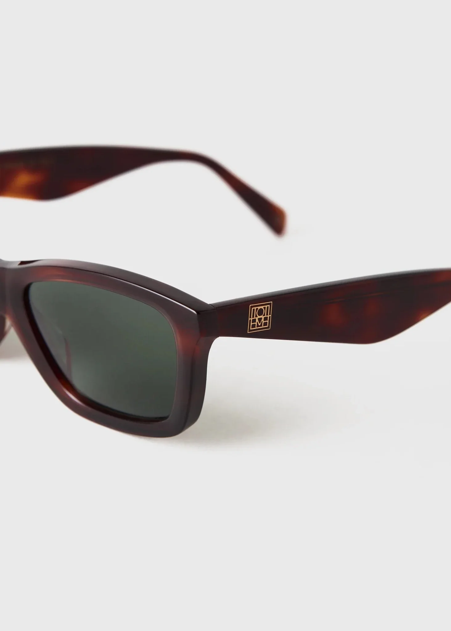 Classic Sunglasses - Image 4