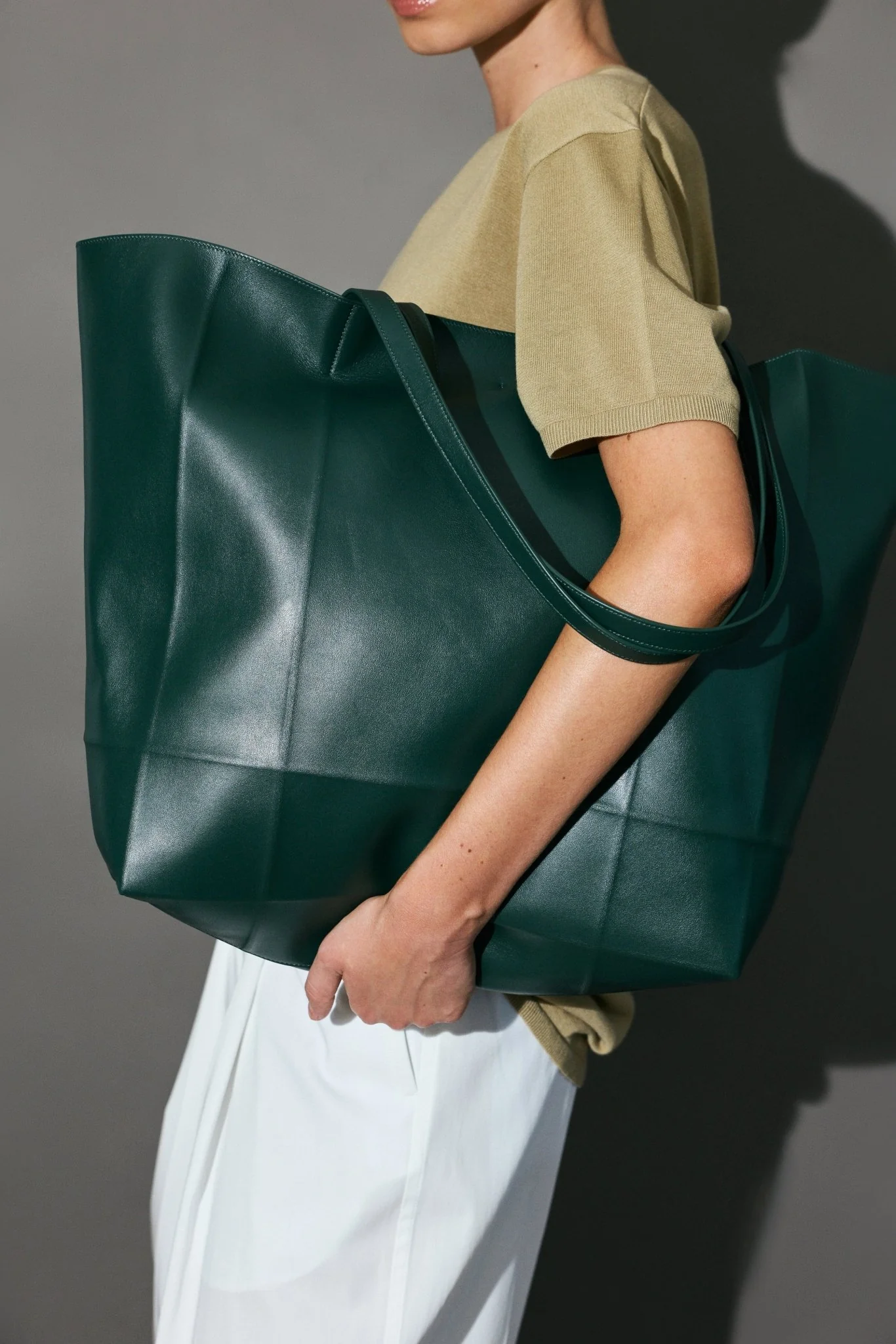 Roam Leather Tote - Image 2