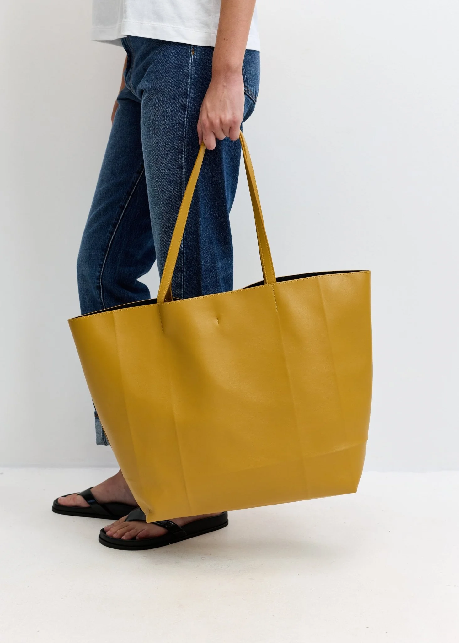 Roam Leather Tote - Image 8