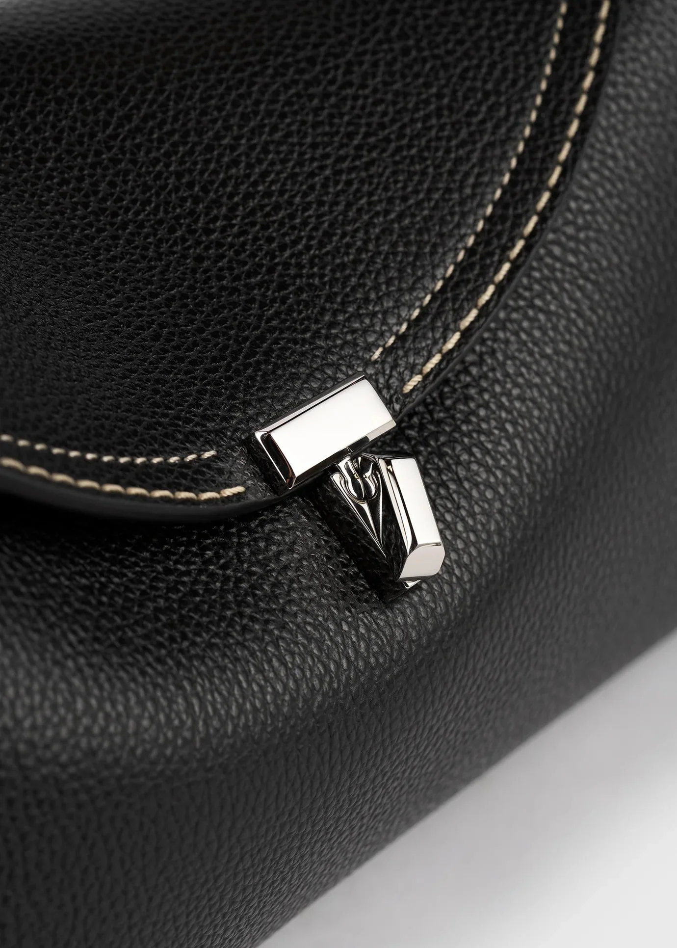 T-Lock Grained-Leather Shoulder - Image 5
