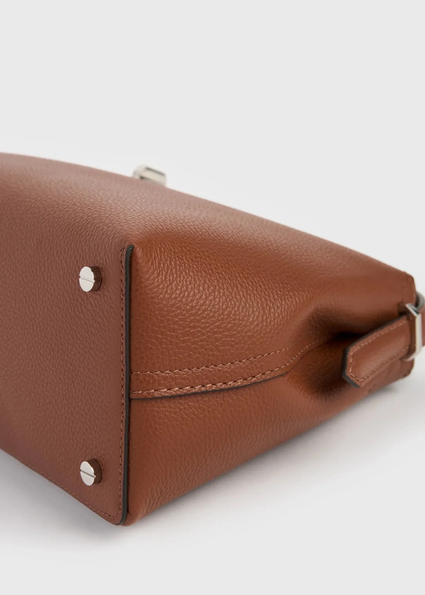 T-Lock Grained-Leather Top Handle - Image 4