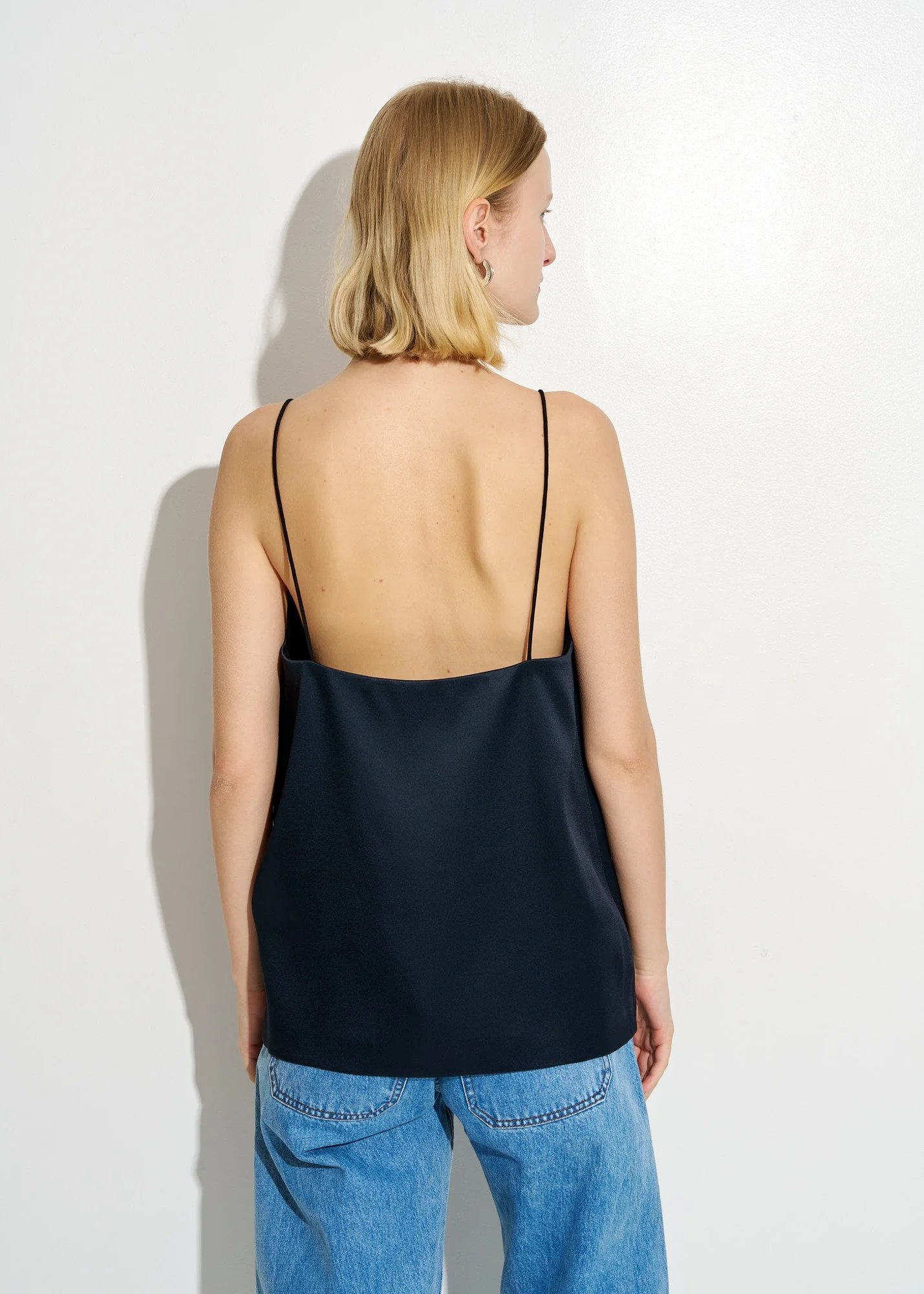 Top Sleeveless Blouse - Image 4